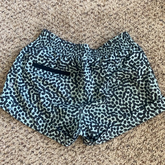 Lululemon Printed Shorts with Pockets - Picture 2 of 4